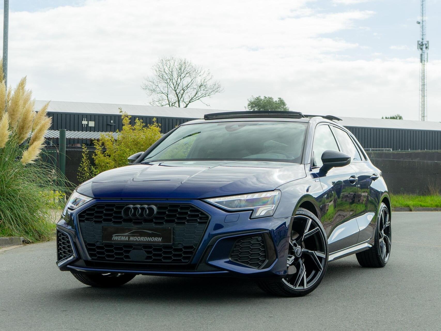 Audi A3 Sportback 35 TFSI Pro S-Line Panoramadak|LED|Sportst, 4 cilinders, 150 pk, Blauw, Bedrijf