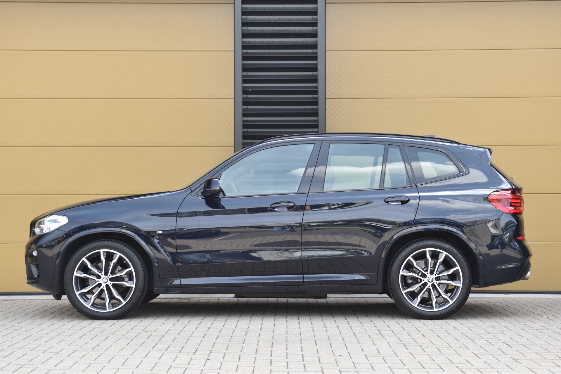 BMW X3 xDrive20i High Executive * M-Sportpakket * Stuurverwa, Automaat, 1998 cc, Gebruikt, 4 cilinders