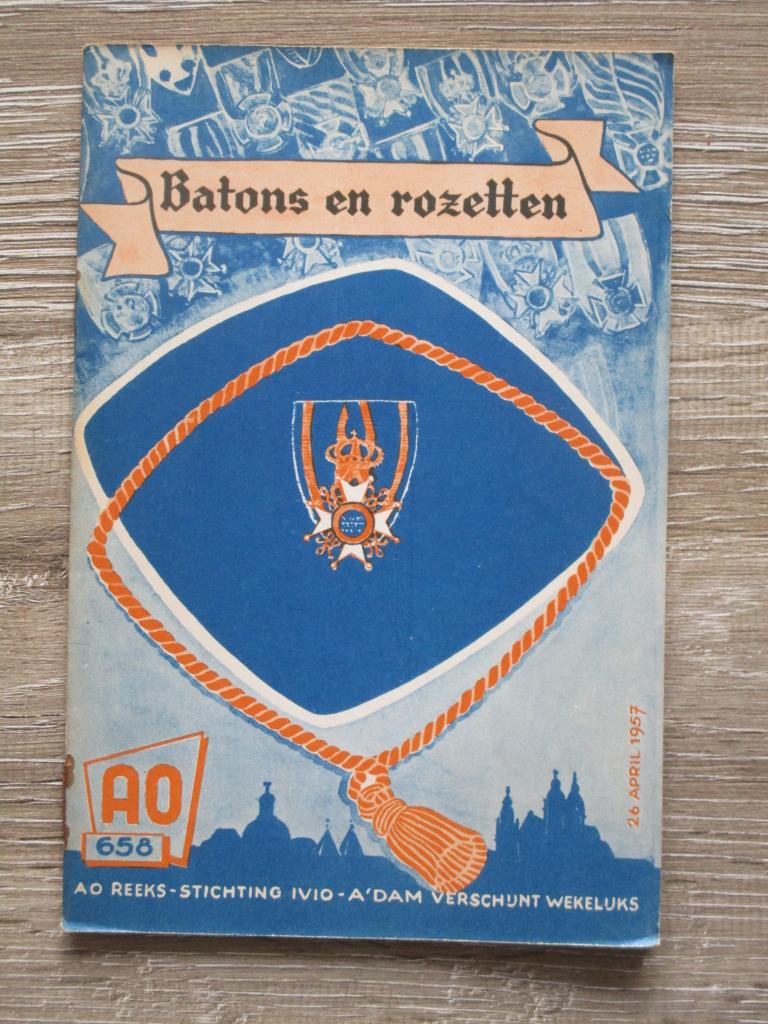 AO 658 Batons en rozetten, Ophalen of Verzenden, Gelezen, Europa