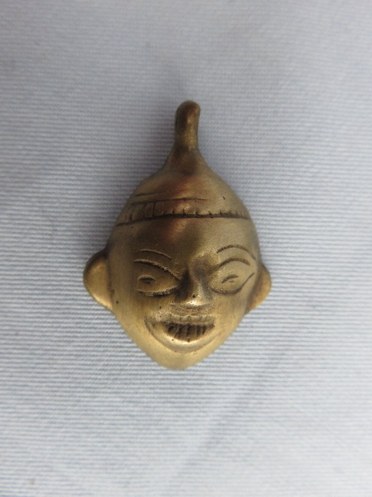 Tribaal gezicht hanger van koper - amulet - 20e eeuw, Ophalen of Verzenden, Gebruikt, Bruin, Overige materialen