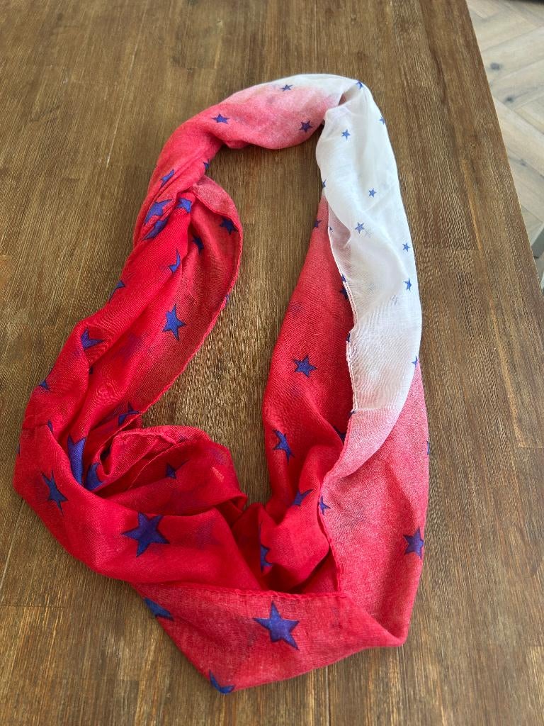 Wikkel sjaal rood, wit met sterren blauw, Kleding | Dames, Mutsen, Sjaals en Handschoenen, Ophalen of Verzenden, Zo goed als nieuw
