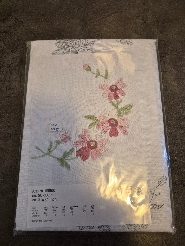 Borduurpakket voor een tafelkleed 80 x 80 cm. = nieuw!, Hobby en Vrije tijd, Ophalen of Verzenden, Nieuw, Handborduren, Borduurpakket
