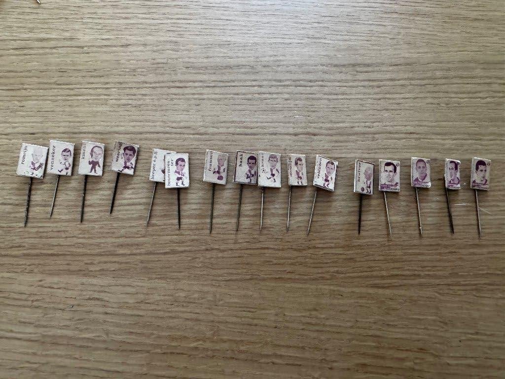 Vintage speldjes, Ajax, feyenoord, DSW, PSV, GVAV, Ophalen, Gebruikt, Overige onderwerpen