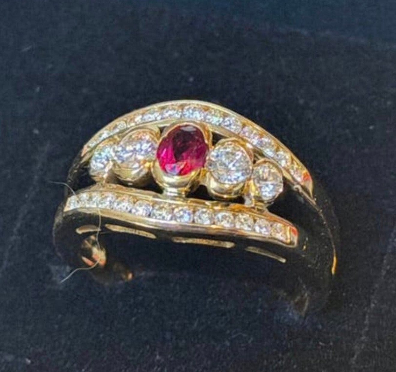 18 karaat gouden ring met natuurlijke diamanten en robijn!, Sieraden, Tassen en Uiterlijk, Ringen, Ophalen of Verzenden, Zo goed als nieuw