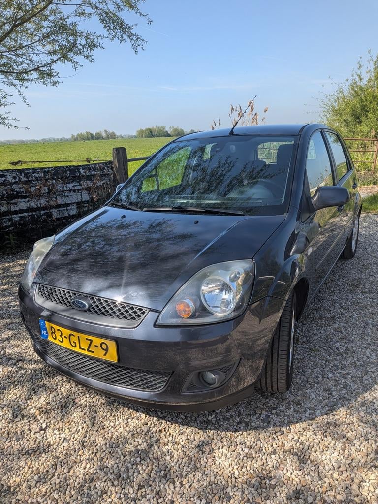 Ford Fiësta 1.4 16V 5DR 2008 Grijs, AC, en Cruise control!, Voorwielaandrijving, Stof, 40 €/maand, 4 cilinders