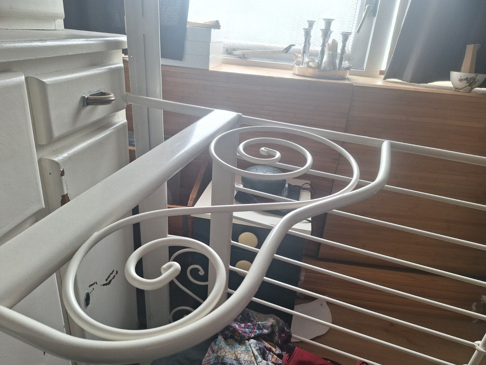 IKEA MINNEN meegroeibed wit met lattenbodem, Huis en Inrichting, Slaapkamer | Bedden, Ophalen, Eenpersoons, Wit, 80 cm