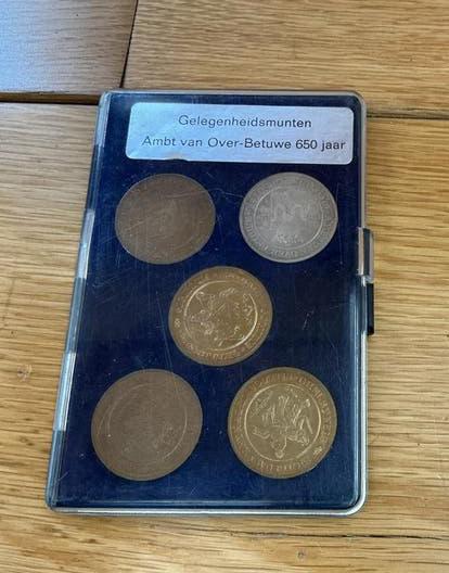 Gelegenheidsmunten Ambt van Over-Betuwe 650 jaar, Postzegels en Munten, Penningen en Medailles, Ophalen of Verzenden, Overige materialen