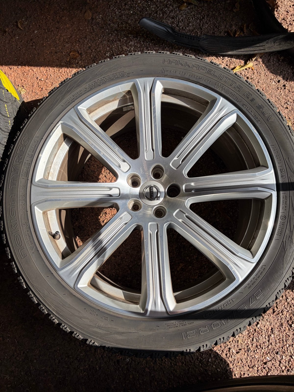 Volvo 21 inch velgen met Nokian winterbanden met tpms, Gebruikt, 275 mm, Banden en Velgen, Terreinwagen