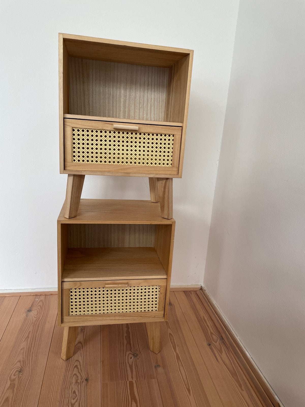 2 Nachtkastjes Seney van Beliani, Huis en Inrichting, Slaapkamer | Nachtkastjes, Ophalen, 55 tot 70 cm, Zo goed als nieuw, 45 tot 65 cm