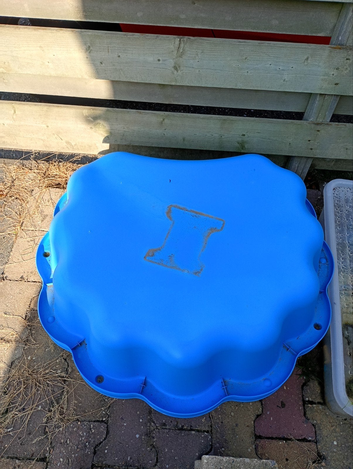 Blauwe zandbak met deksel, Ophalen, Gebruikt