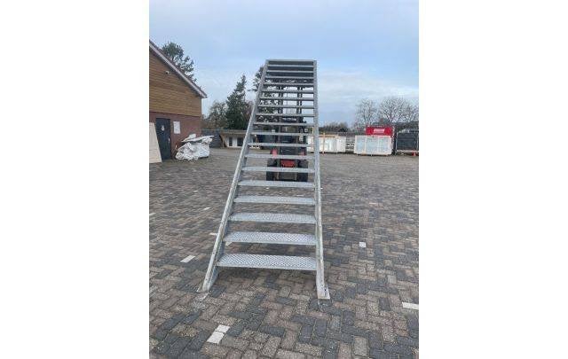 Stalen Bordestrap 124cm B x 335cm H (incl. leuningen), Ophalen of Verzenden, Gebruikt, Trap, 2 tot 4 meter