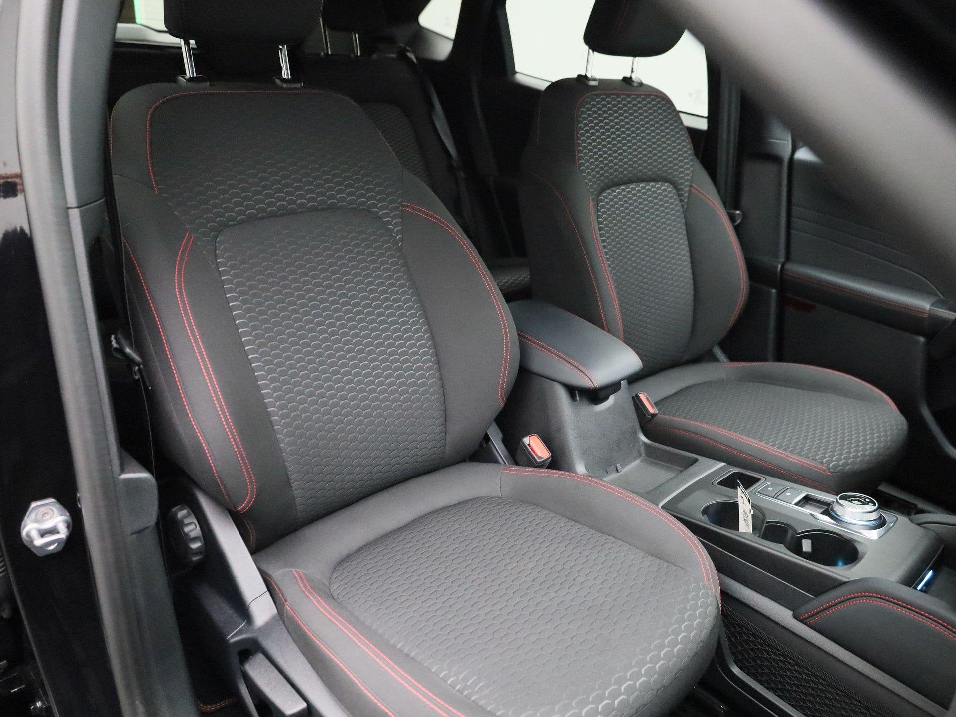 Foto 41 van Ford Kuga 2.5 PHEV ST-Line | Head up display | Camera achter