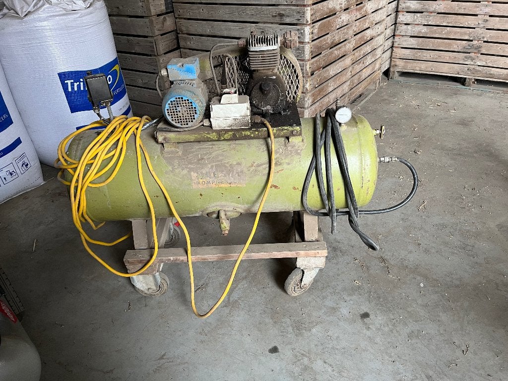 Defecte compressor, Doe-het-zelf en Verbouw, Compressors, Gebruikt, Ophalen of Verzenden, Minder dan 200 liter/min, Mobiel