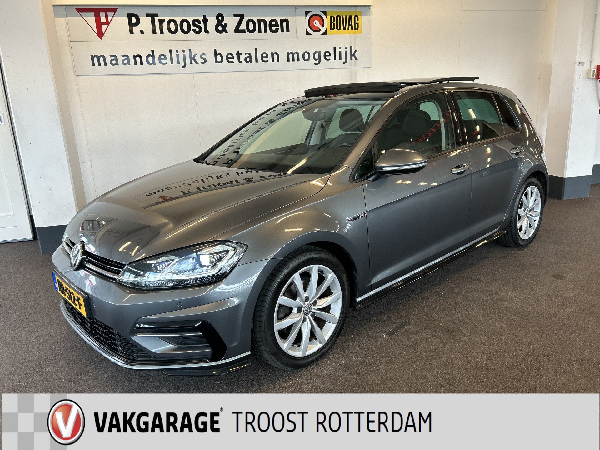 Volkswagen Golf 1.0 TSI R-Line | Panoramadak | Digital dashb, Auto's, Voorwielaandrijving, Gebruikt, Met garantie (alle), Origineel Nederlands