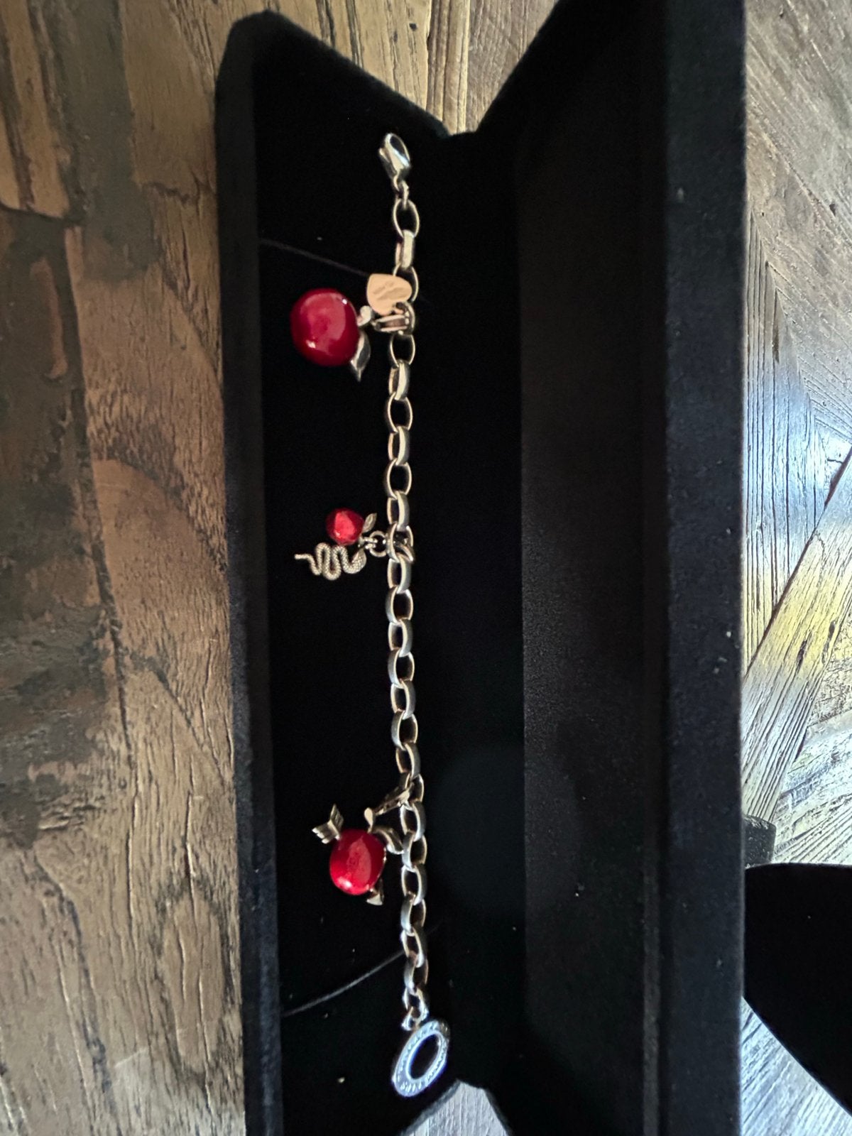 Thomas Sabo armband met rode bedels, Gebruikt, Ophalen of Verzenden, Met bedels of kralen, Zilver