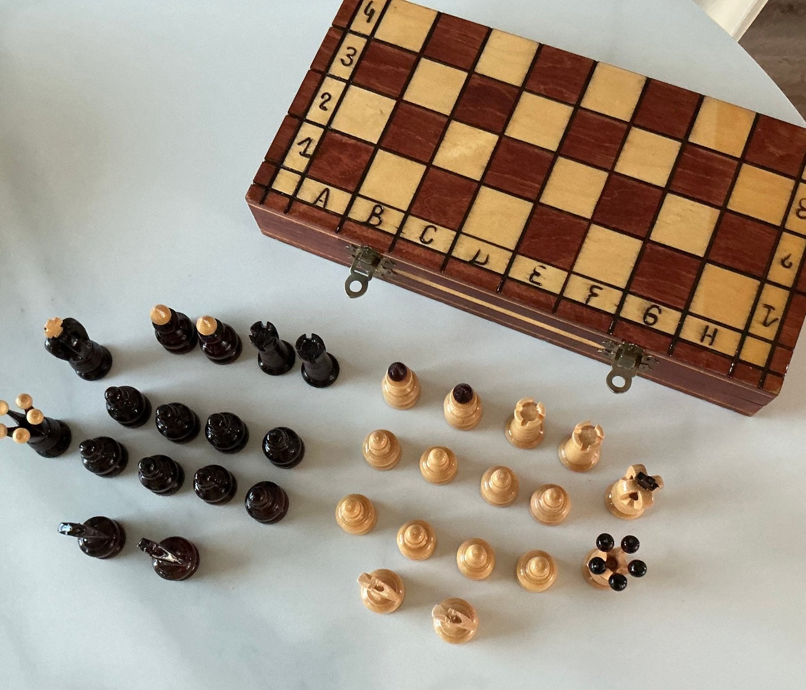 Klassiek houten schaakset ( 29/29) 100% compleet, Hobby en Vrije tijd, Ophalen of Verzenden, Zo goed als nieuw