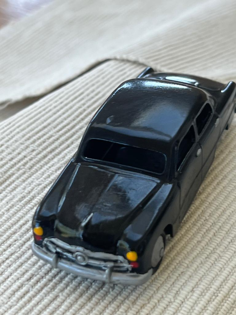 Dinky Toy Ford Sedan, Ophalen of Verzenden, Gebruikt, Auto, Dinky Toys