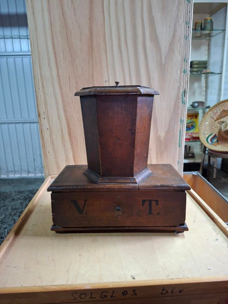 Antieke houten stembus - zeldzaam object, Ophalen of Verzenden