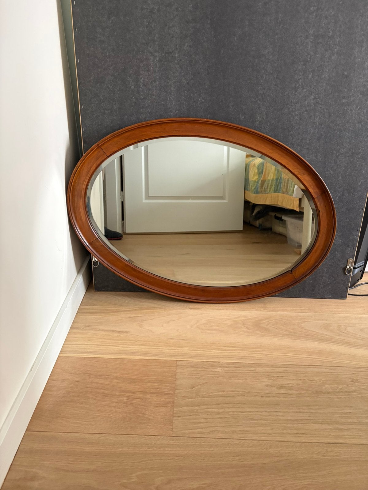 Oud Engelse geslepen spiegel. 82 bij 55 cm