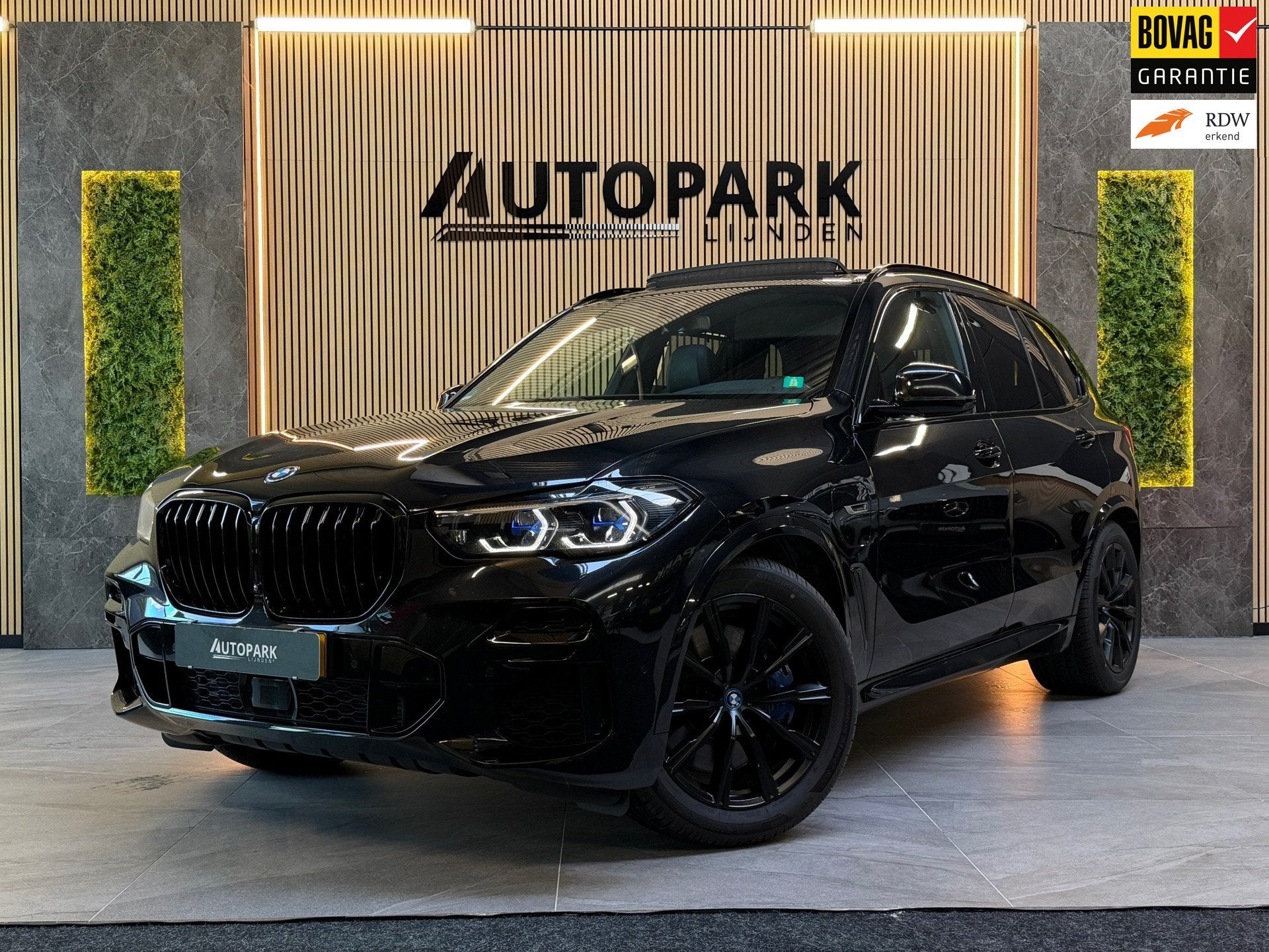 BMW X5 XDrive45e High Executive M-SPORT|PANO|HuD|360CAMERA|L, Auto's, Dealer onderhouden, Gebruikt, Zwart, Vierwielaandrijving