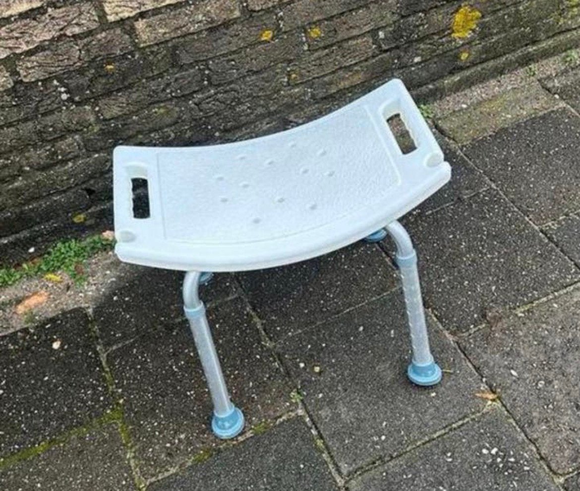 Douche Krukje in hoogte verstelbare poten standen, Diversen, Verpleegmiddelen, Ophalen of Verzenden, Gebruikt