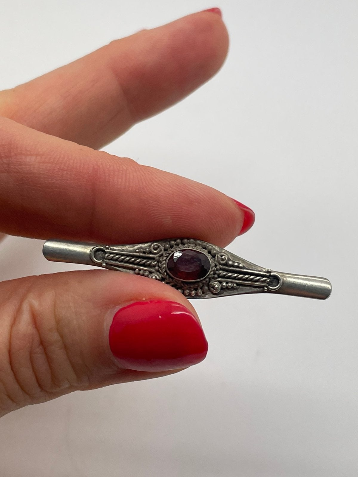 E523 Prachtige antieke zilveren broche rode steen, Ophalen of Verzenden, Zilver, Broche, Met edelsteen