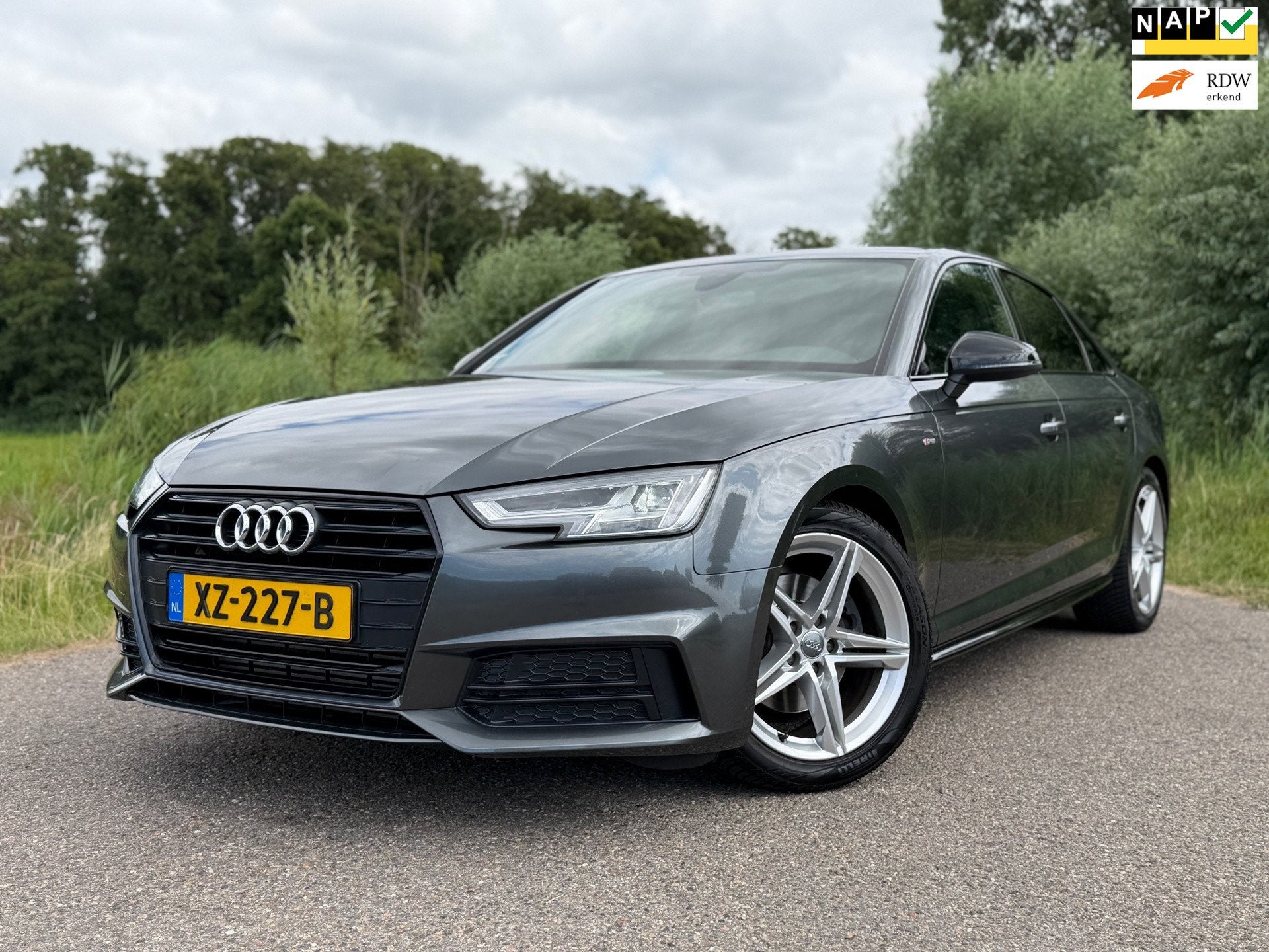 Audi A4 Limousine 2.0 TFSI MHEV Sport S line black edition /, Gebruikt, 1984 cc, A4, Hybride Elektrisch/Benzine