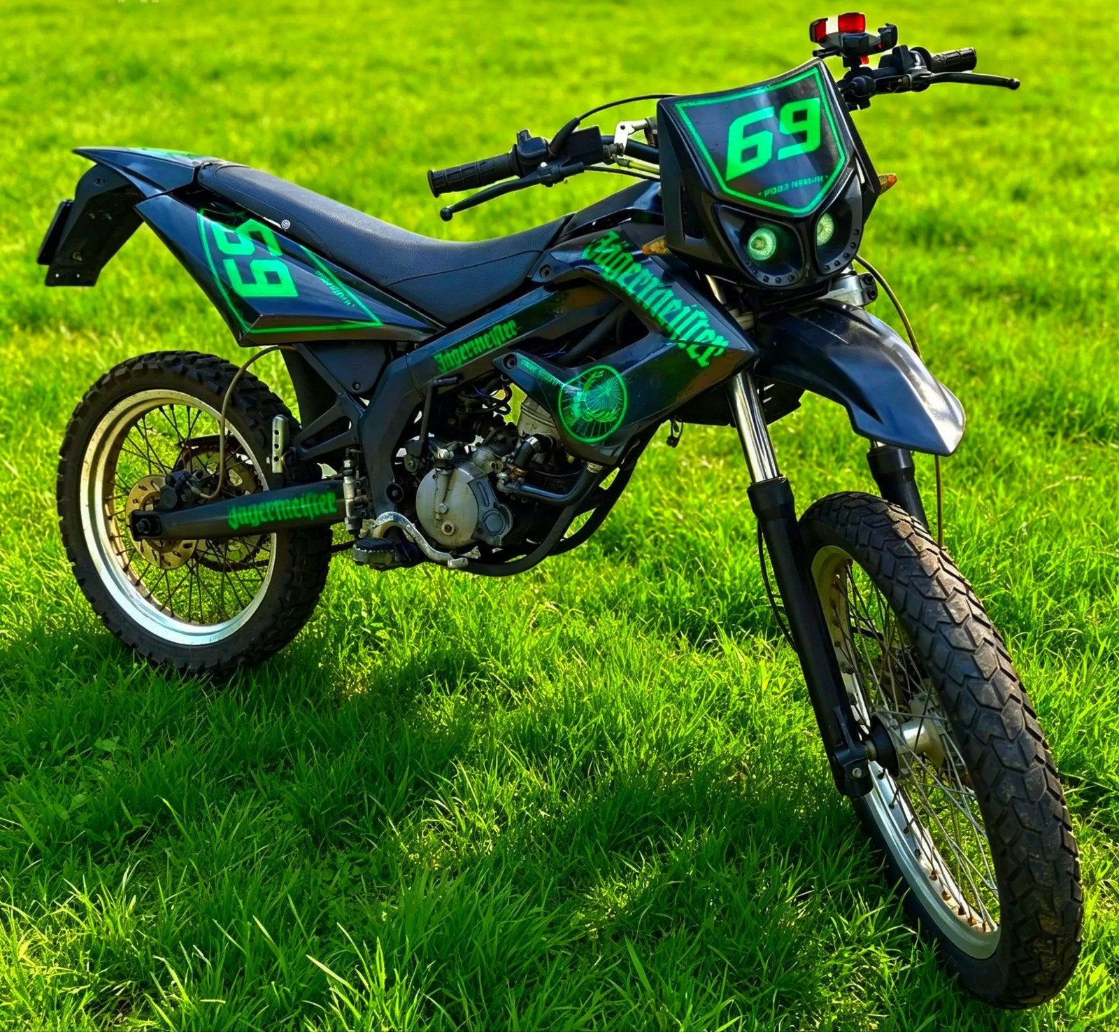 Leuke derbi senda 50 cc schakelbrommer, Fietsen en Brommers, Ophalen