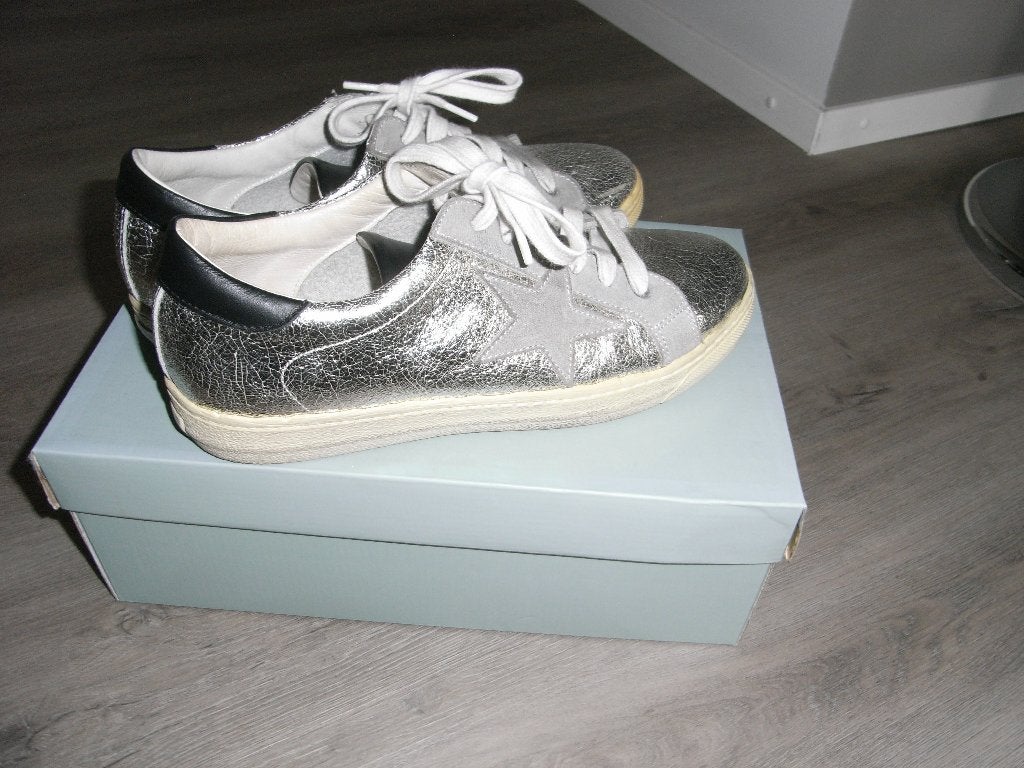 ANNA VAN TOOR sneakers C&LOU in mt 39, zilver met zwart leer, Kleding | Dames, Schoenen, Overige kleuren, Anna van Toor, Ophalen of Verzenden