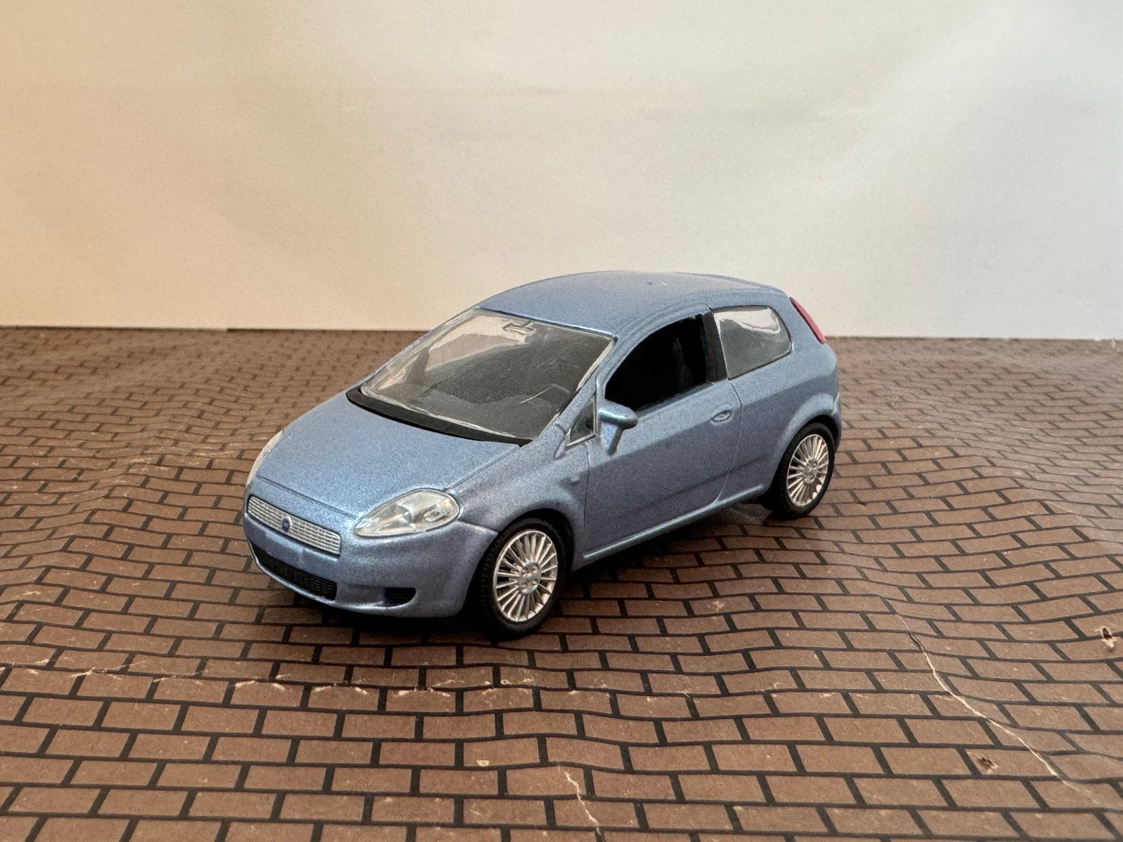 Fiat Grande Punto 3-Drs 2007 Lichtblauw Norev 1:43, Hobby en Vrije tijd, Ophalen of Verzenden, Gebruikt, Auto, Norev