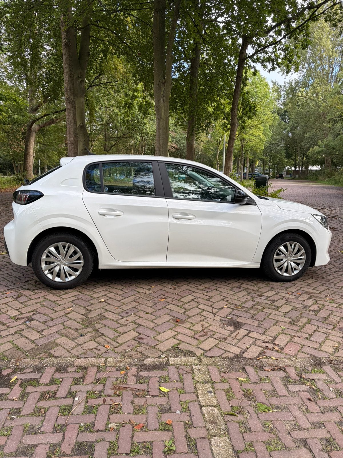 Foto 7 van Peugeot 208 1.2 Puretech 75pk 2022 Wit