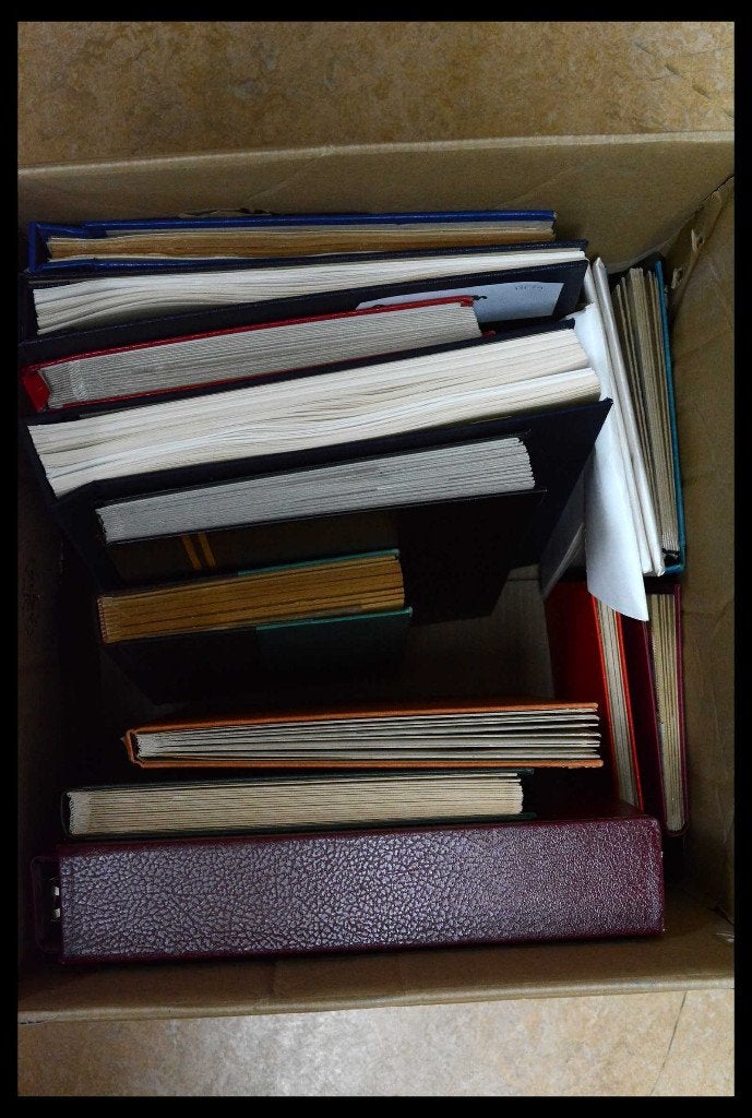 Doos met 12 postzegels collecties, Koopje!, Postzegels en Munten, Postzegels | Volle albums en Verzamelingen, Ophalen of Verzenden