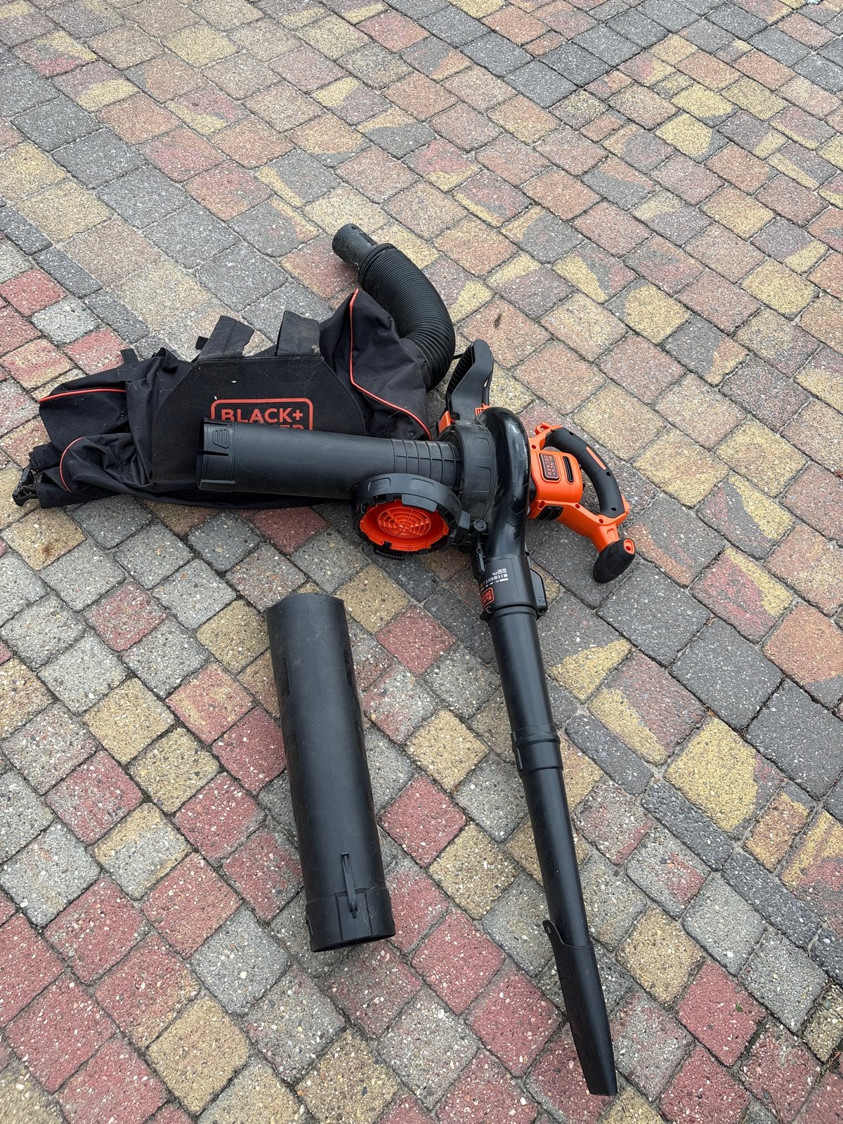 Black & Decker bladblazer met zuigfunctie en toebehoren, Ophalen, Gebruikt, Handgedragen, Met opvangzak