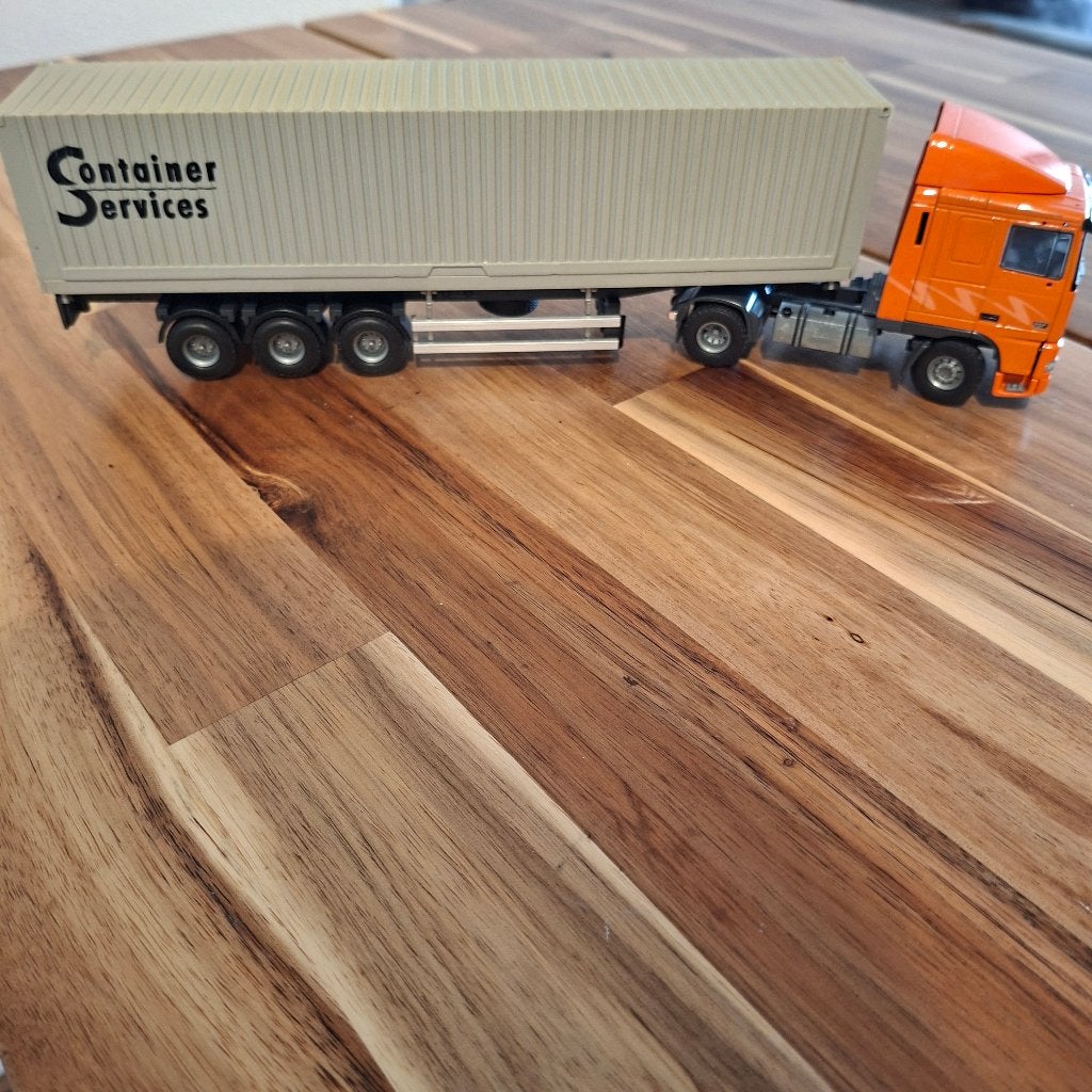 DAF TRUCK met  oplegger - Container Services. Div DAFS,W,KAR, Hobby en Vrije tijd, Modelauto's | 1:50, Ophalen of Verzenden, Zo goed als nieuw