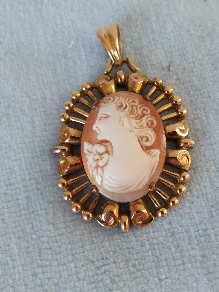 HANGER 14 karaat verguld 3,9x 2,6 cm en met ovale Camee, Sieraden, Tassen en Uiterlijk, Overige materialen, Gebruikt, Ophalen of Verzenden