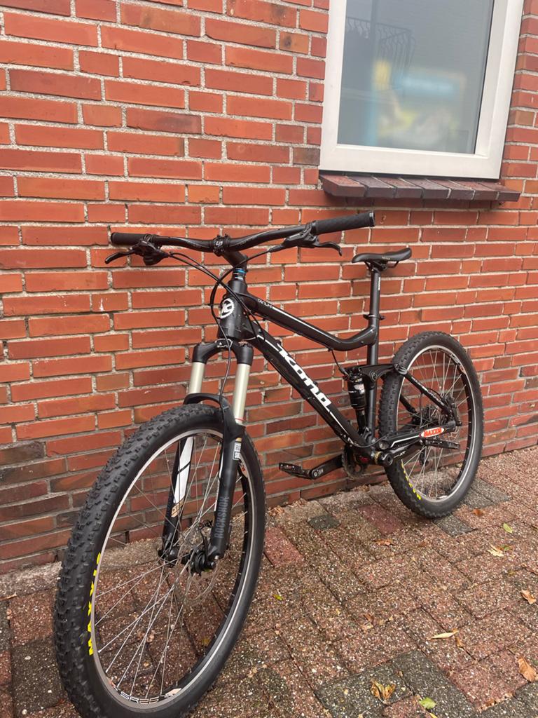 mountainbike jeep Bruder 02543 Wrangler Rubicon Unlimited with Mountain Bike and Cyclist 20.12.8 Stylus Sleeve Step 1 - Select Your Style:Step Through the Jeep eBike is Some additional shots of