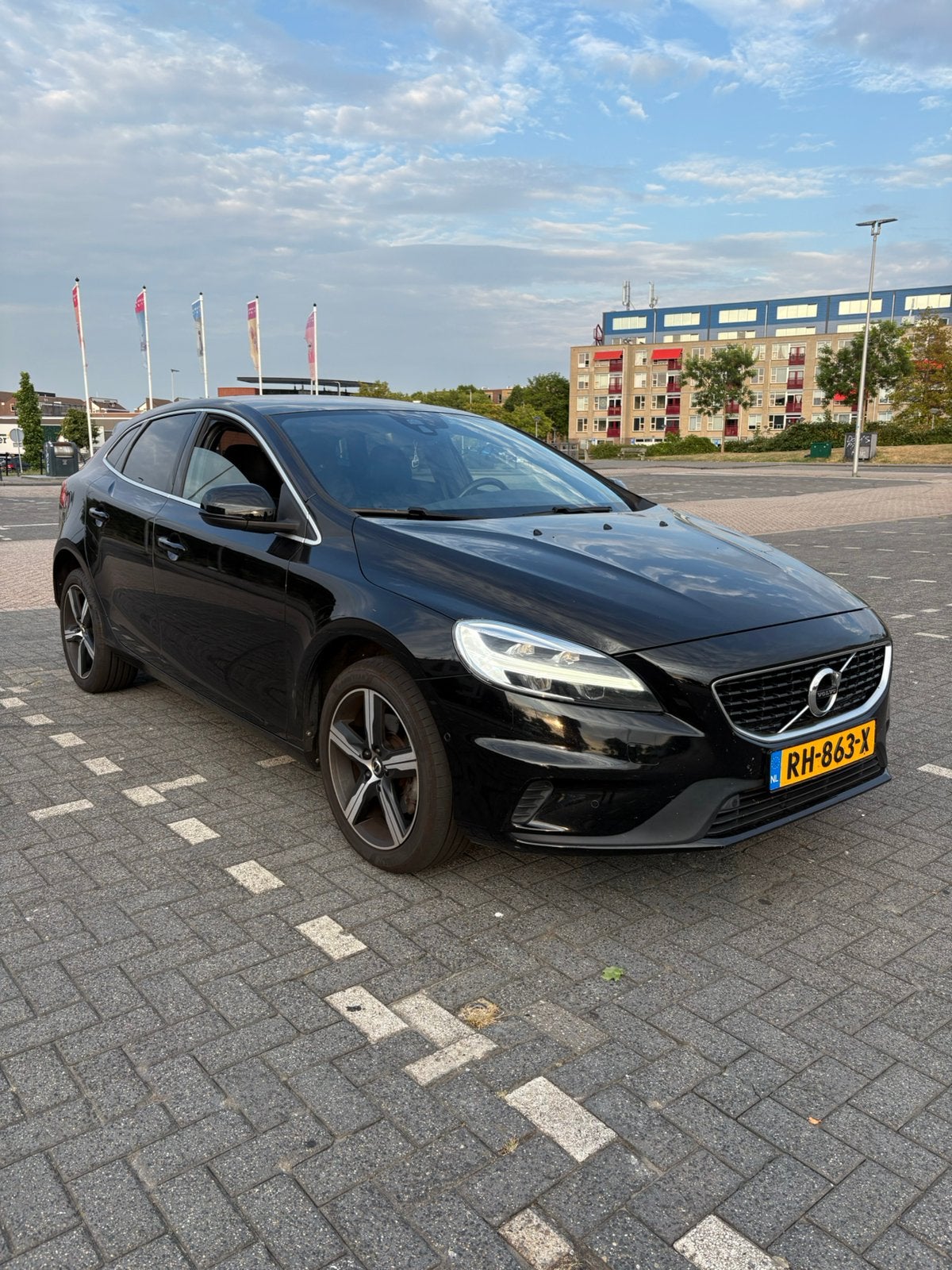 Volvo V40 2.0 T4 190PK 2017 Zwart, Voorwielaandrijving, Zwart, Zwart, Handgeschakeld