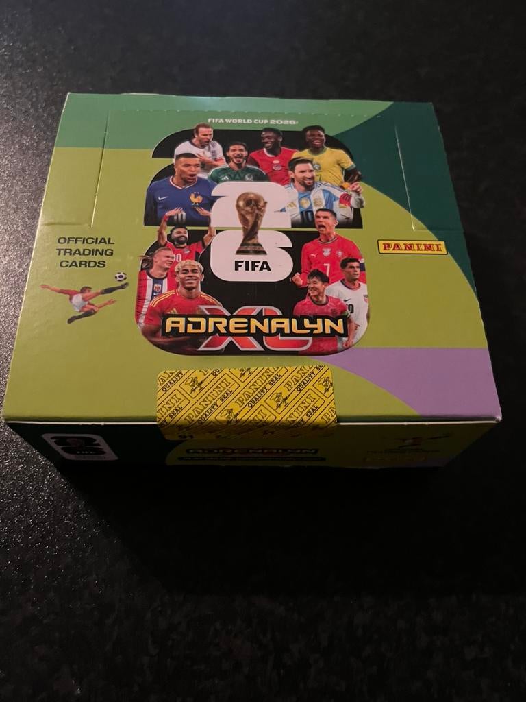 Panini Fifa world cup adrenalyn trading cards doos 24 pakjes, Ophalen of Verzenden, Nieuw, Meerdere plaatjes