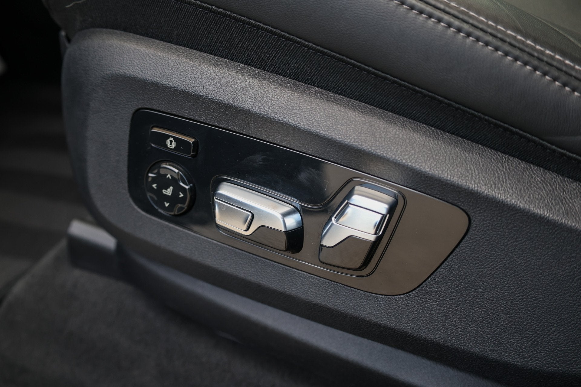 Foto 10 van BMW X5 xDrive50e | BTW | SKYLOUNGE | 22 INCH | COMFORTSTOELE