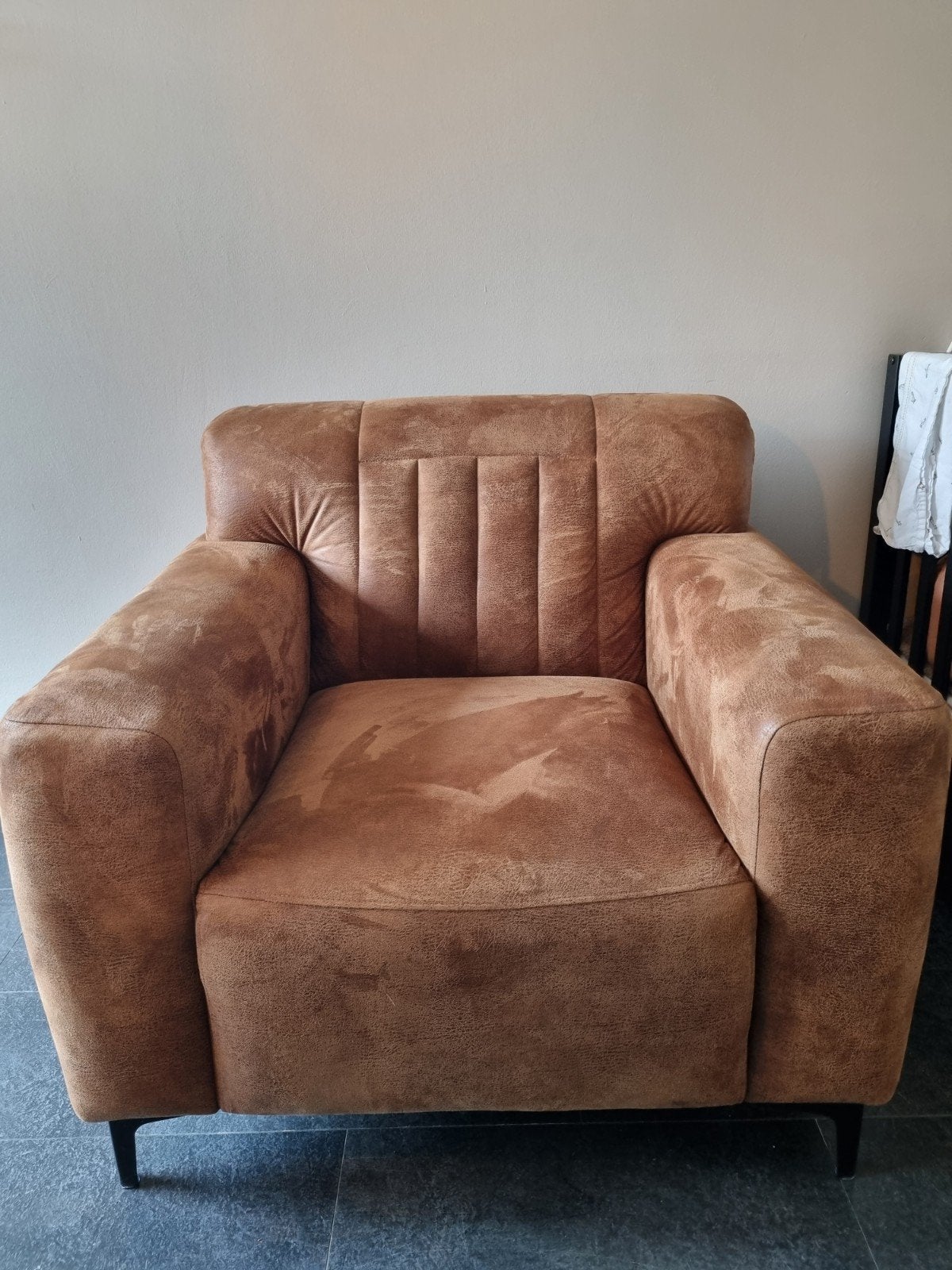 Grote cognac kleurige fauteuil, Ophalen, Gebruikt, 75 tot 100 cm