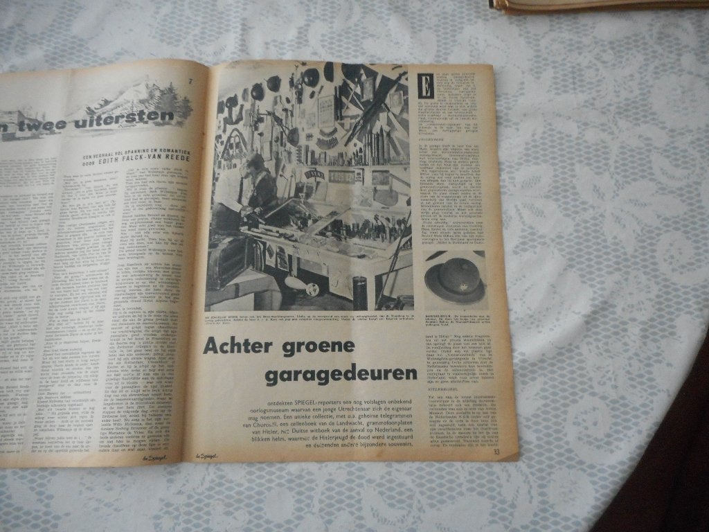 Utrecht. Oorlogsmuseum. Achter garagedeuren. 1960., Ophalen of Verzenden, 1960 tot 1980, Nederland, Knipsel(s)