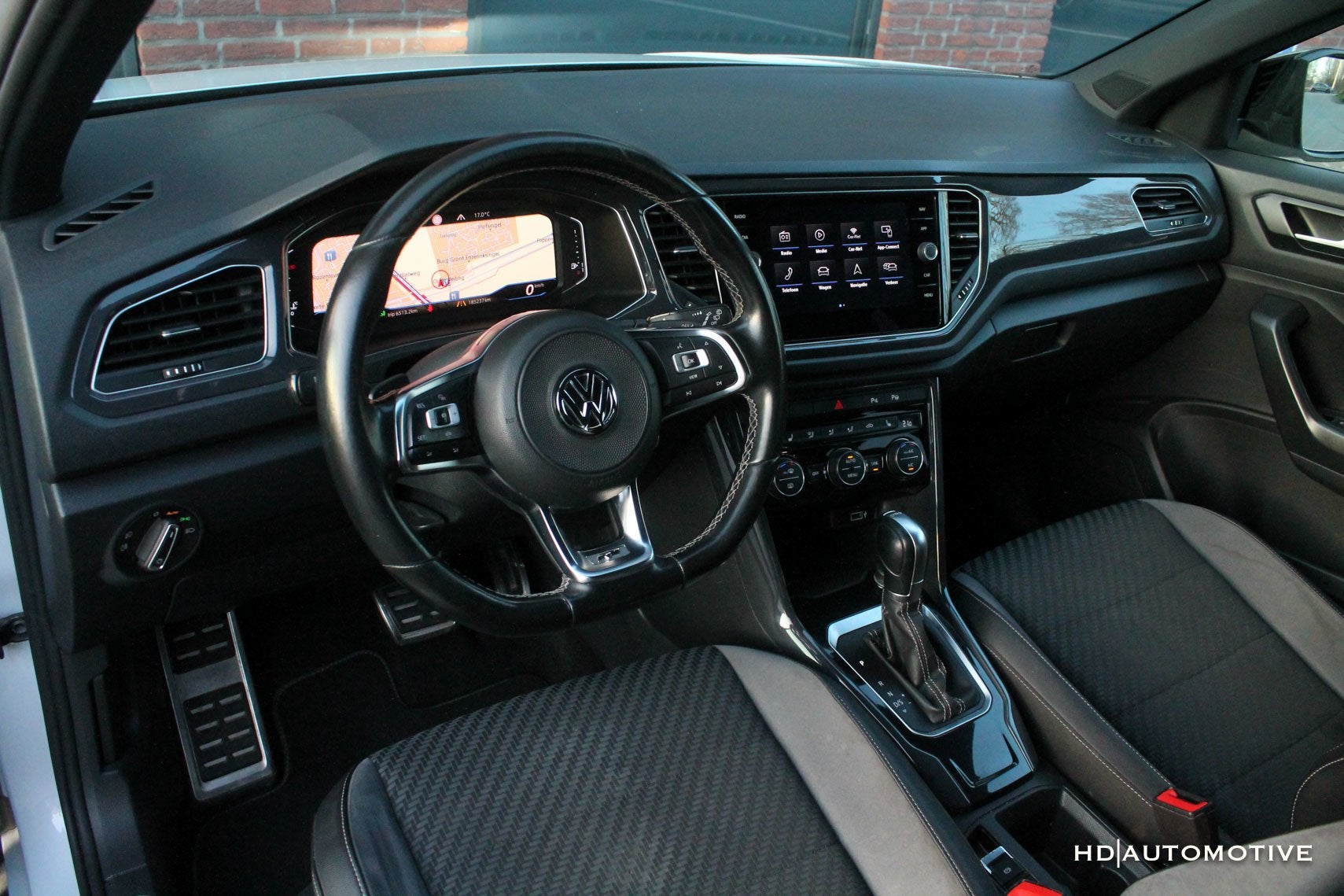 Volkswagen T-Roc 1.5 TSI DSG 3xR-Line VIRTUAL ACC CAMERA, Auto's, Volkswagen, 4 cilinders, 150 pk, Alcantara, Wit