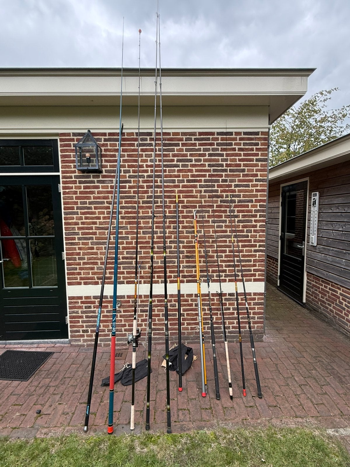 Diverse hengels (9 stuks), 4 molens, koffers, 5 netten: foto, Ophalen, Gebruikt, Overige typen