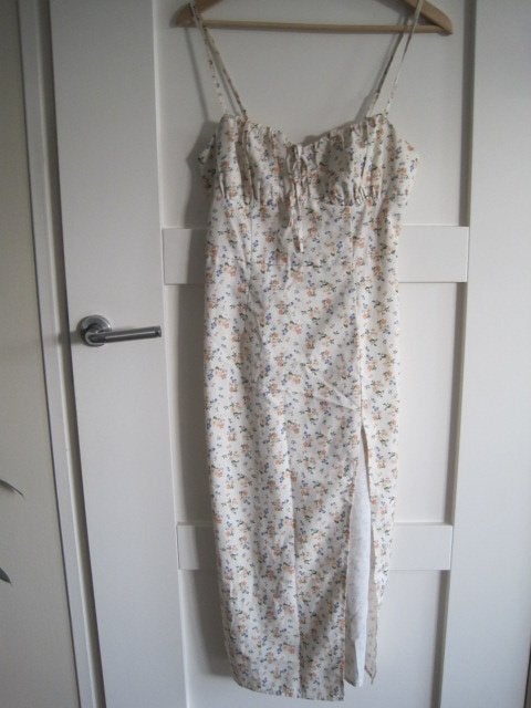 Lange jurk. Shein. Mt 36. Lengte 115 cm. Met spilt.Polyester, Wit, Ophalen of Verzenden, Zo goed als nieuw, Maat 36 (S)
