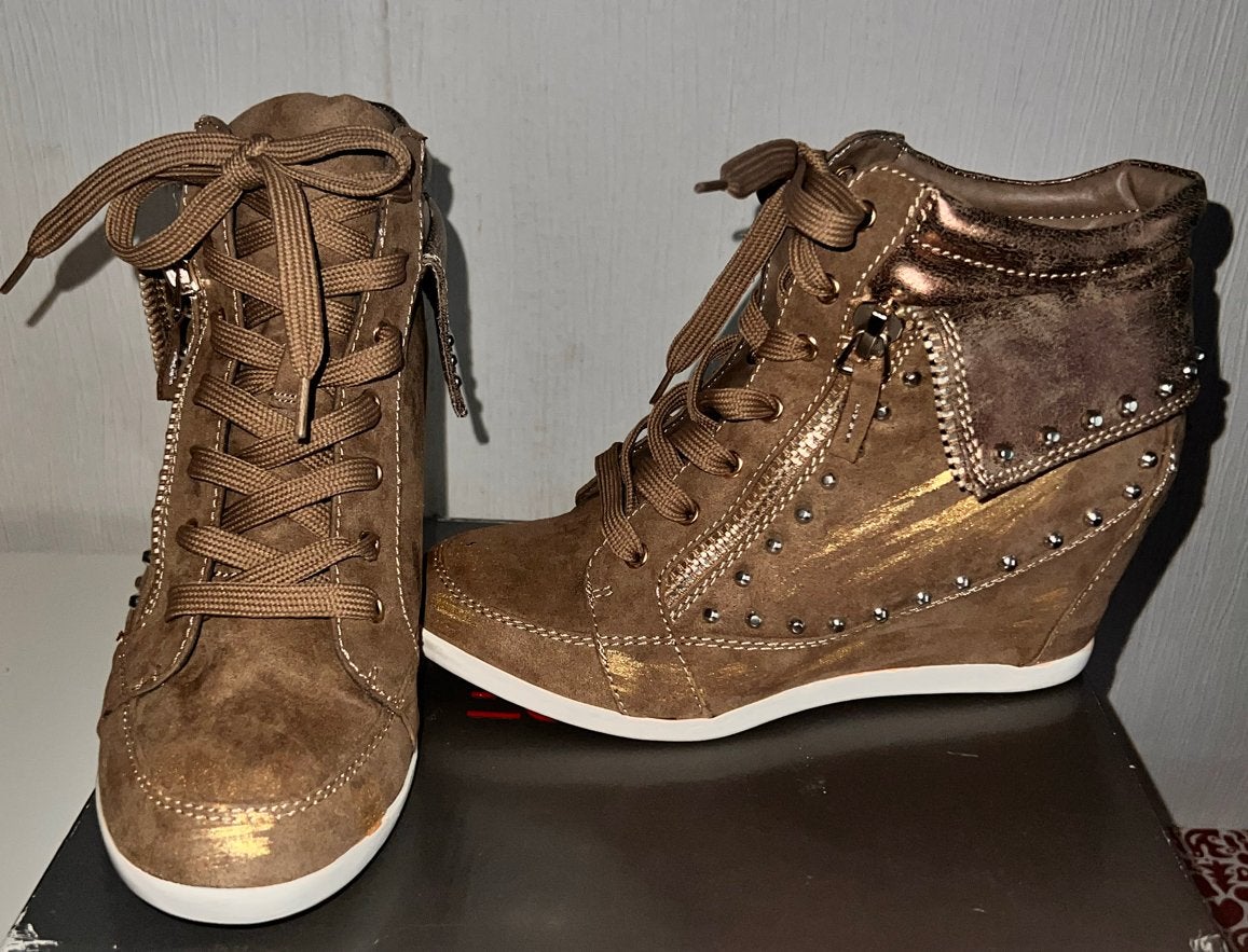 Nieuwe sneakers met sleehak maat 39, Bruin, Nieuw, Ophalen of Verzenden, Sneakers of Gympen
