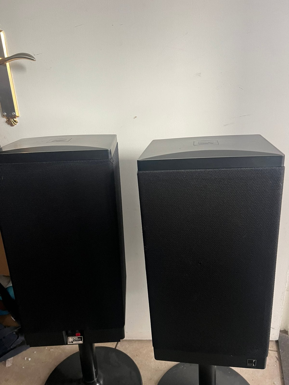 KEF 303 Series II speakers + stands, Ophalen of Verzenden, Zo goed als nieuw, Front, Rear of Stereo speakers, Overige merken