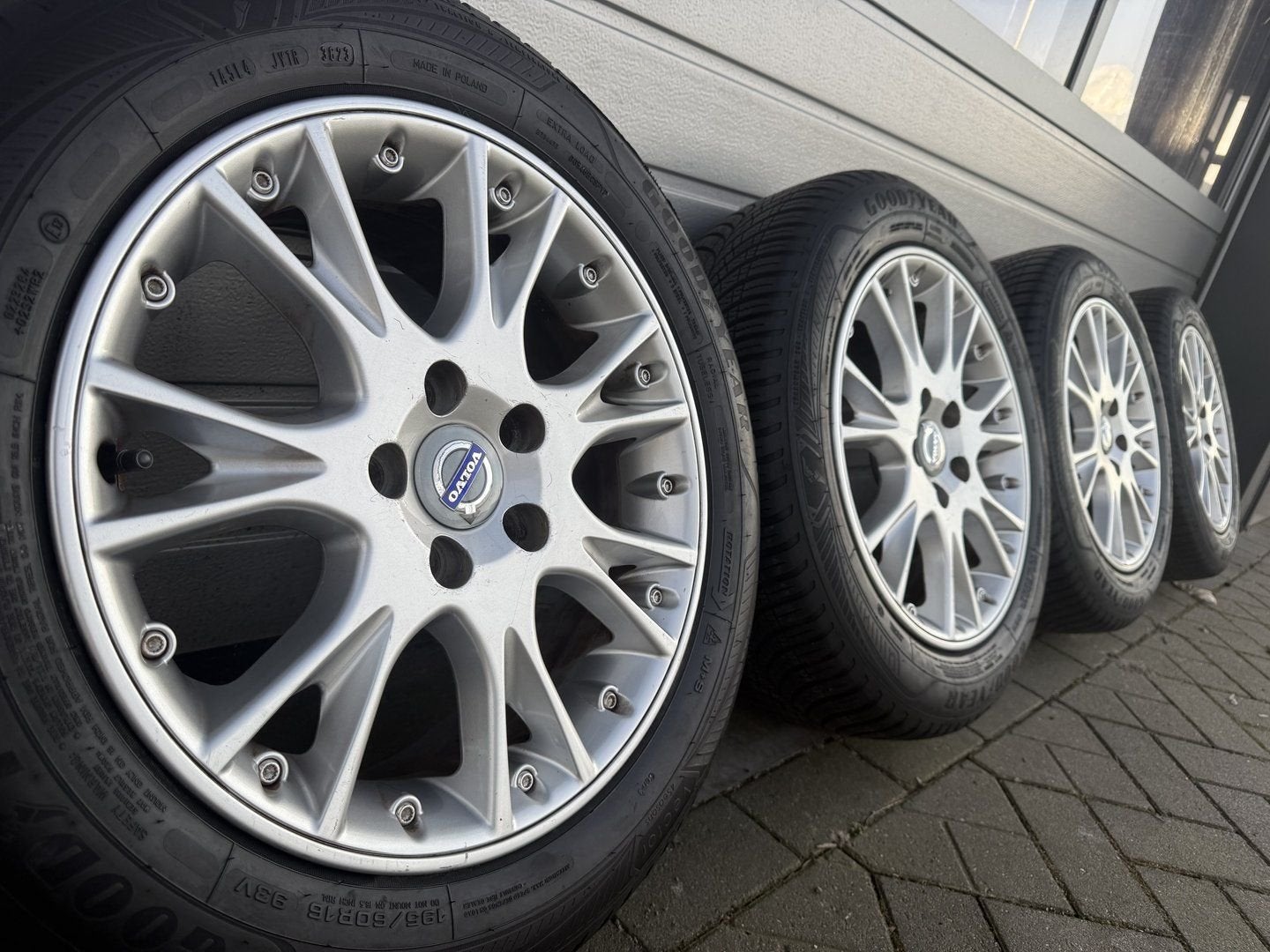 16 inch Volvo S60 V70 S70 C70 S80 velgen 4 seizoenen banden, Auto-onderdelen, Banden en Velgen, Gebruikt, -, Banden en Velgen
