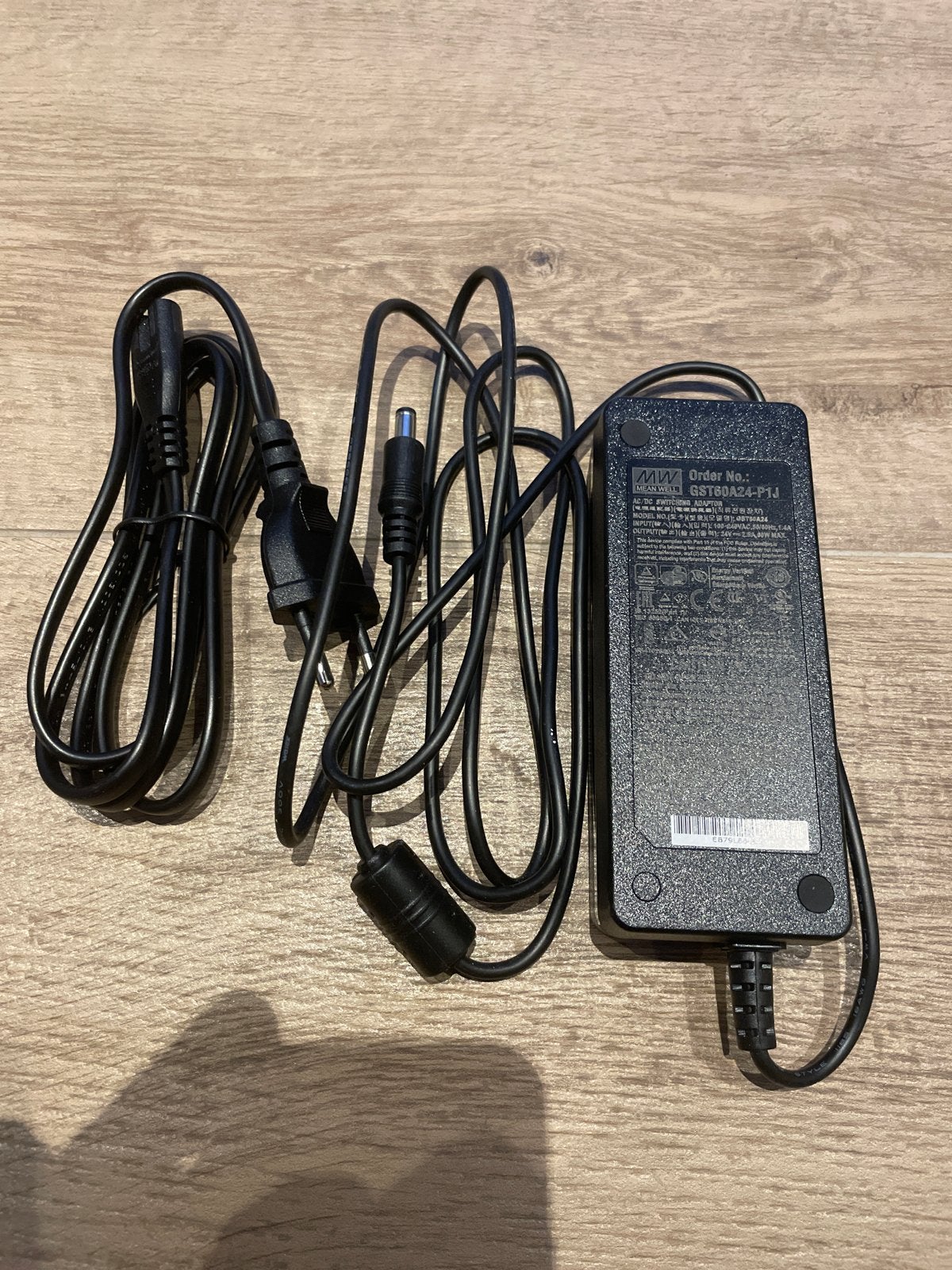 Mean Well GST60A24-P1J AC/DC Adapter 24V 2.5A, Hobby en Vrije tijd, Elektronica-componenten, Ophalen of Verzenden, Zo goed als nieuw