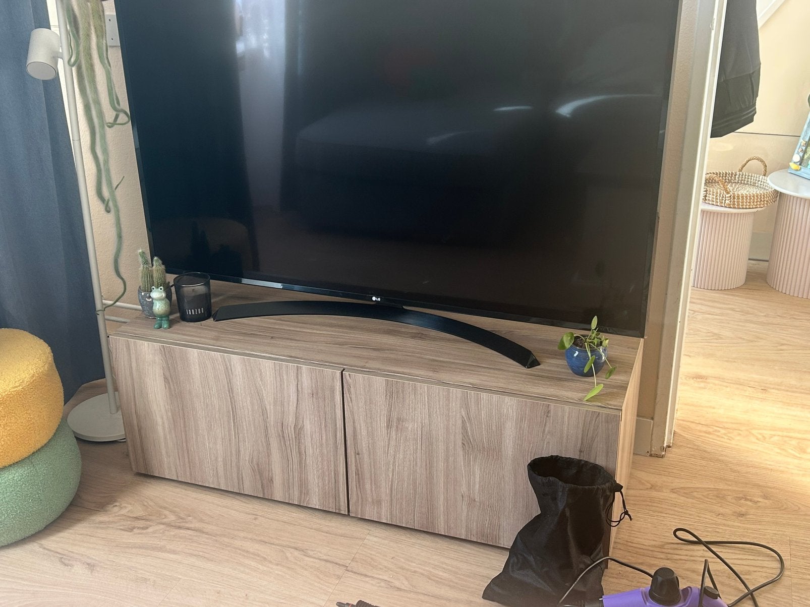 Tv- meubel van ikea, in goede staat, Ophalen, 150 tot 200 cm, Zo goed als nieuw, Minder dan 100 cm