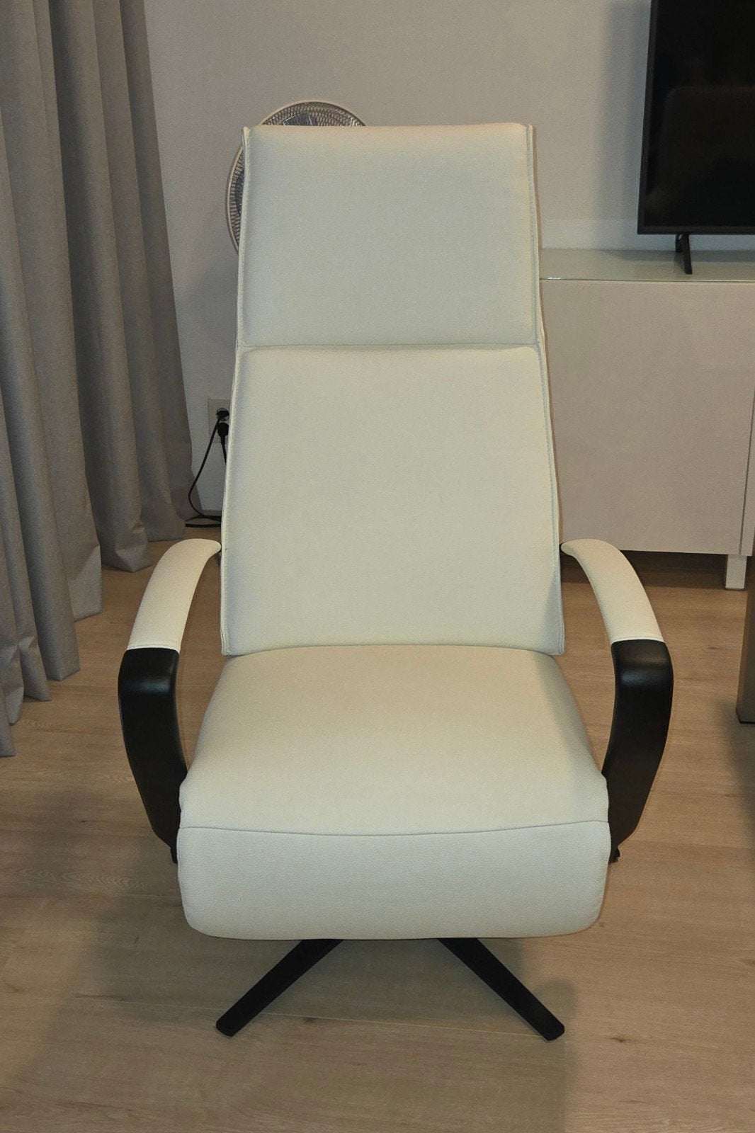 Leren relaxstoel Idol elektrisch, z.g.a.n. Toledo Bianco., Huis en Inrichting, Fauteuils, Ophalen, Zo goed als nieuw, Leer